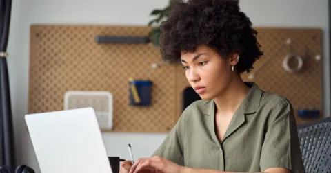 online social work degree student